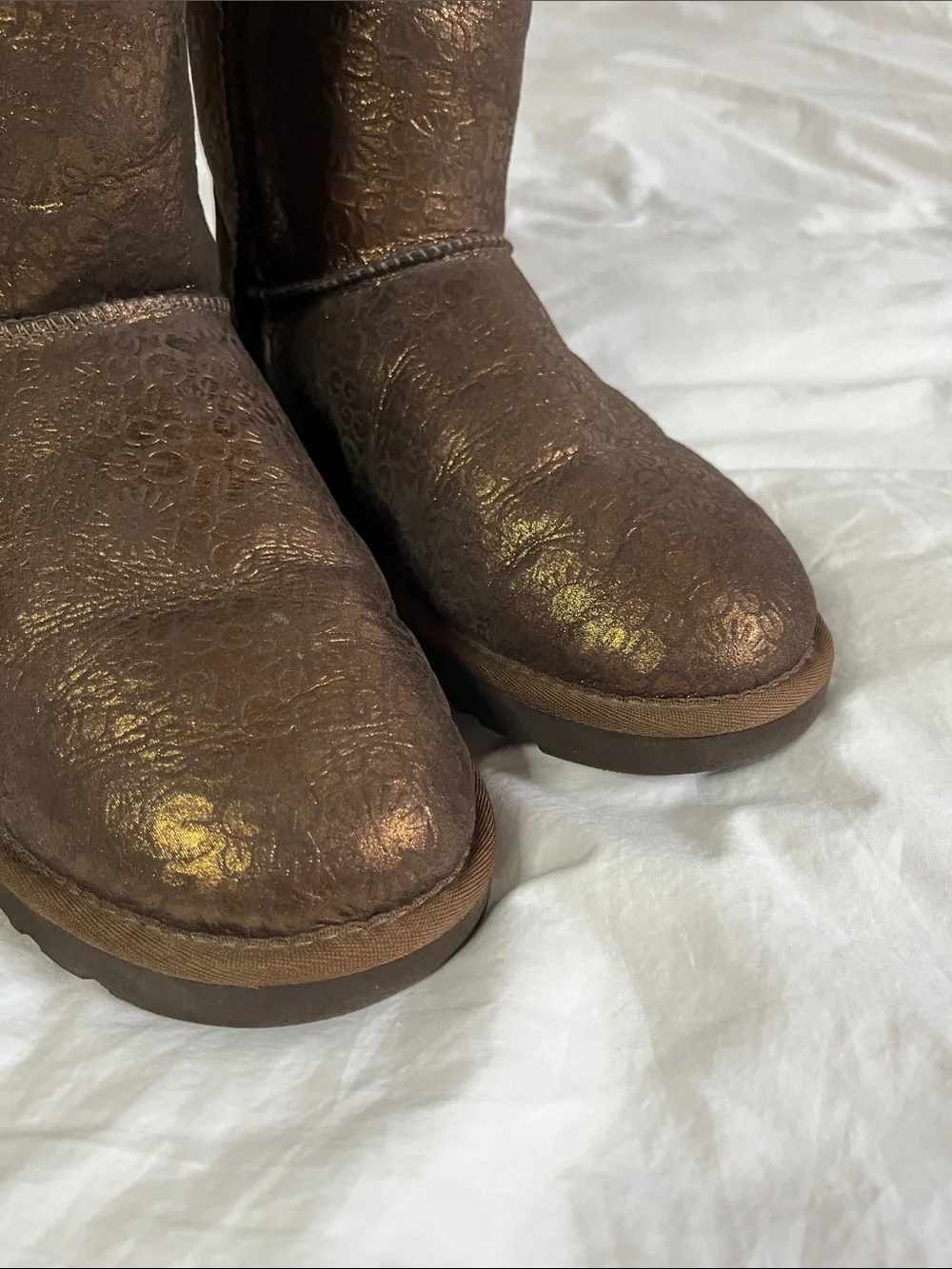 UGG Bailey Button Metallic Logo boots in bronze women’s size 9 winter boots